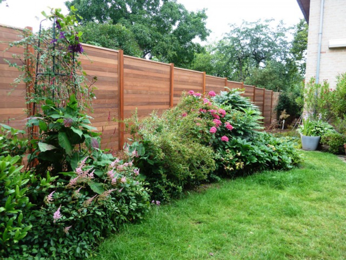 En choisissant des écrans de jardin en bois dur, vous avez l’assurance d’une protection durable de votre propriété.